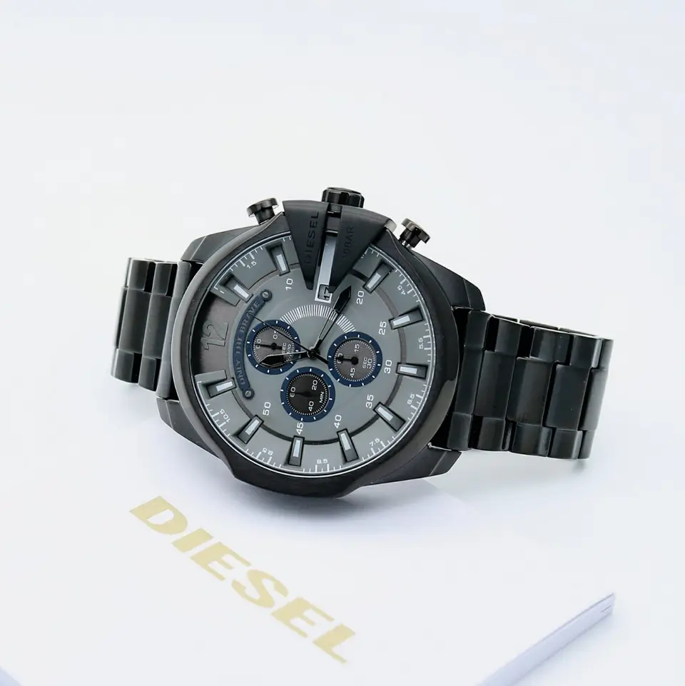 Diesel Mega Chief — grey dial, black case
