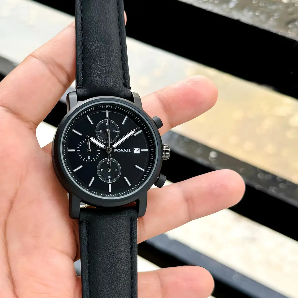 Fossil Chronograph — black dial, black case