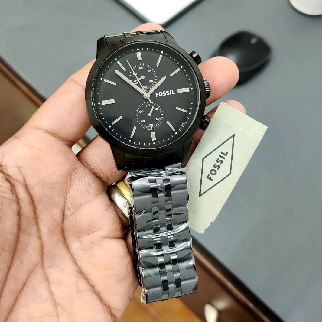 Fossil Chronograph — black dial, black case