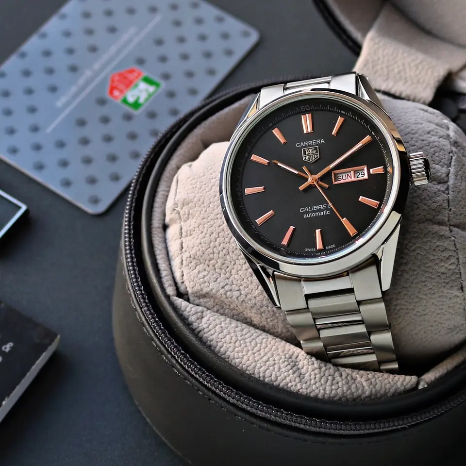 TAG Heuer Carrera — black dial