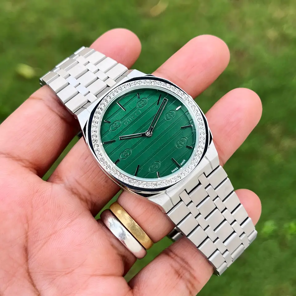 Gucci 25H — green dial