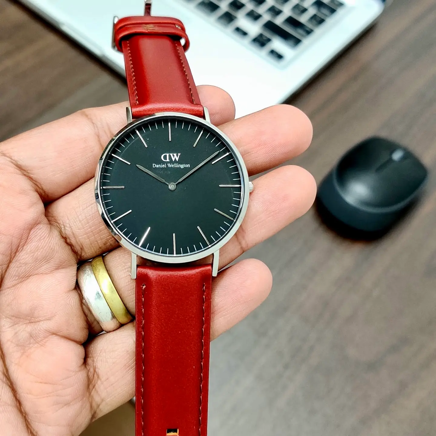 Daniel Wellington Classic — black dial