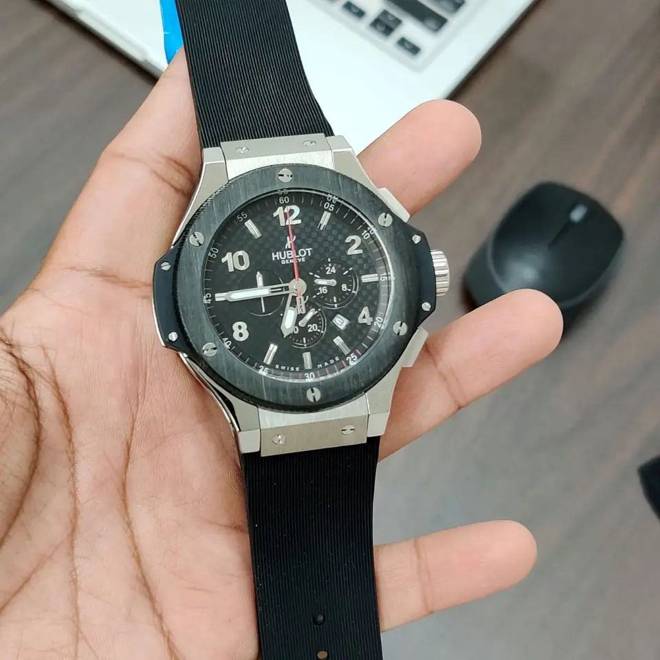 Hublot Big Bang — black dial, carbon