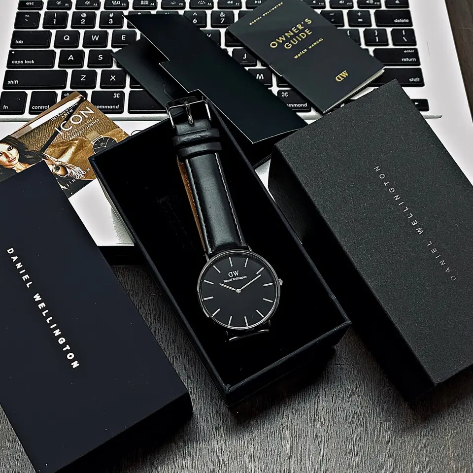 Daniel Wellington Classic — black dial